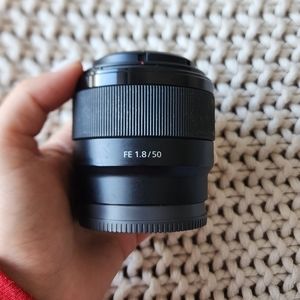 SONY FE 50mm f/1.8 Standard Prime Lens for E-mount Cameras